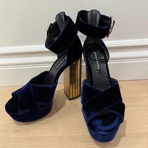 Alice & Olivia Velvet Pump in Navy